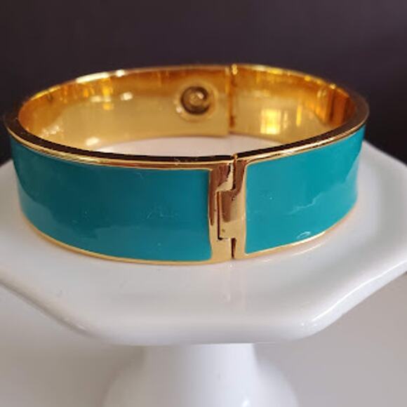 Kate Spade Turn‎ Lock Hinged Bangle Gold Plated and Teal Green Enamel with Pouch - Picture 2 of 9
